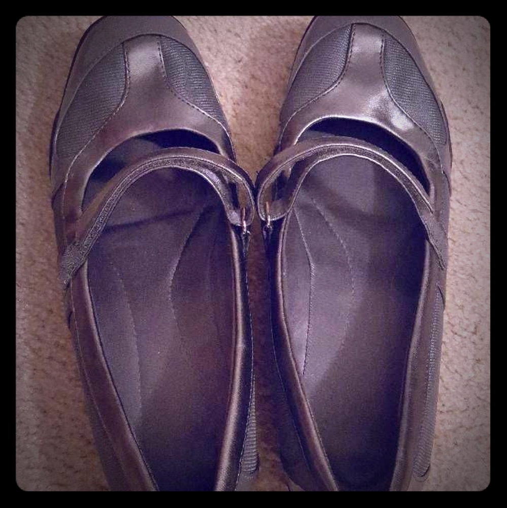 Comfy Slip-on Velcro Closure Shoes